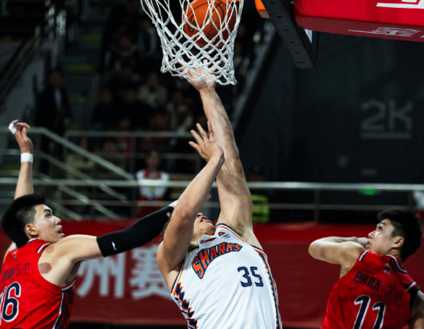 亚冠倒计时；深圳男篮加时末段手感冰凉；细节引发关注；压力陡增；球队文化再被提及的简单介绍